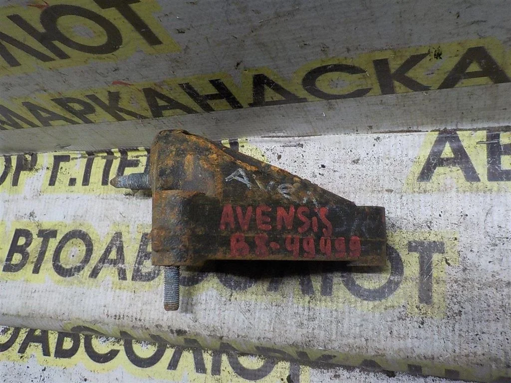 Кронштейн двигателя правый Toyota Avensis T270 (2008—2011)