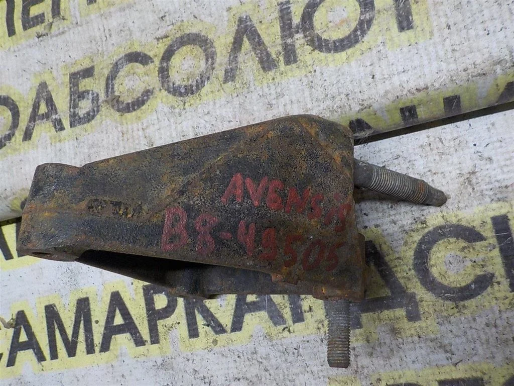 Кронштейн двигателя правый Toyota Avensis T270 (2008—2011)