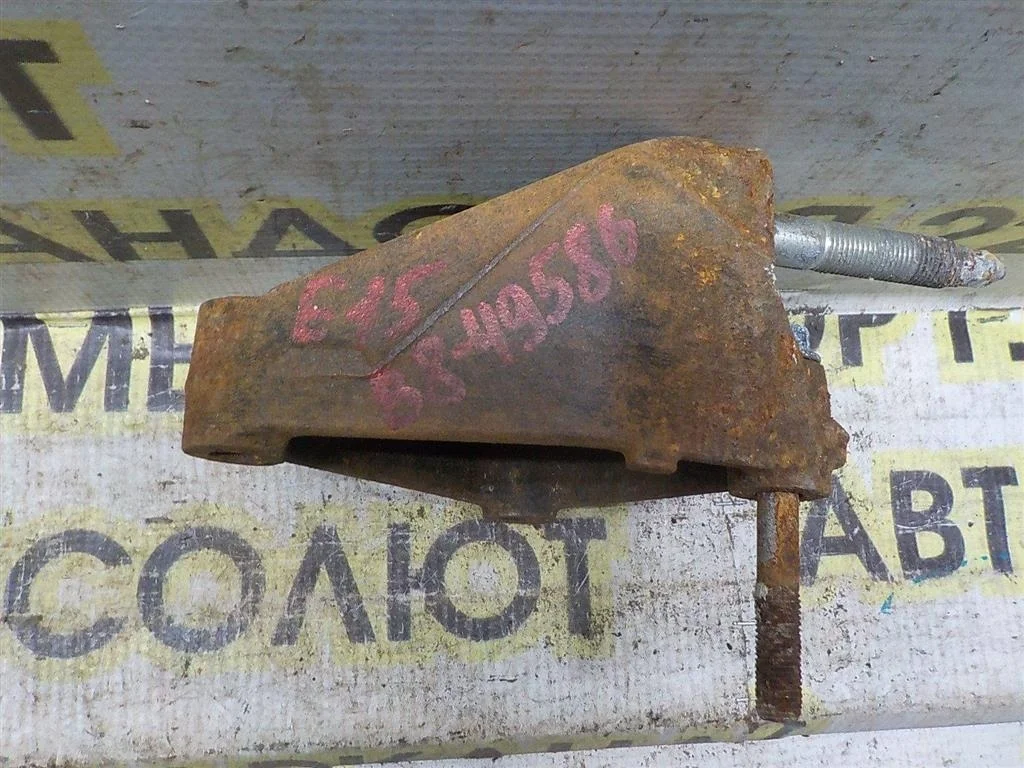 Кронштейн двигателя правый Toyota Corolla X (2006—2010)