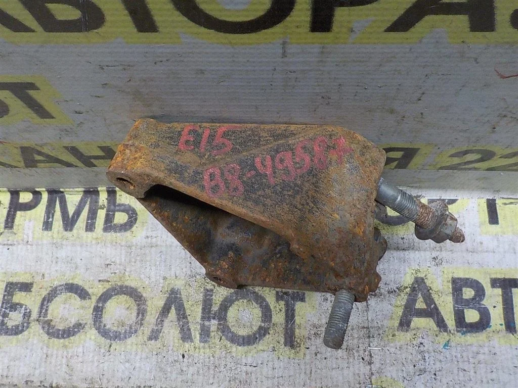 Кронштейн двигателя правый Toyota Corolla X (2006—2010)