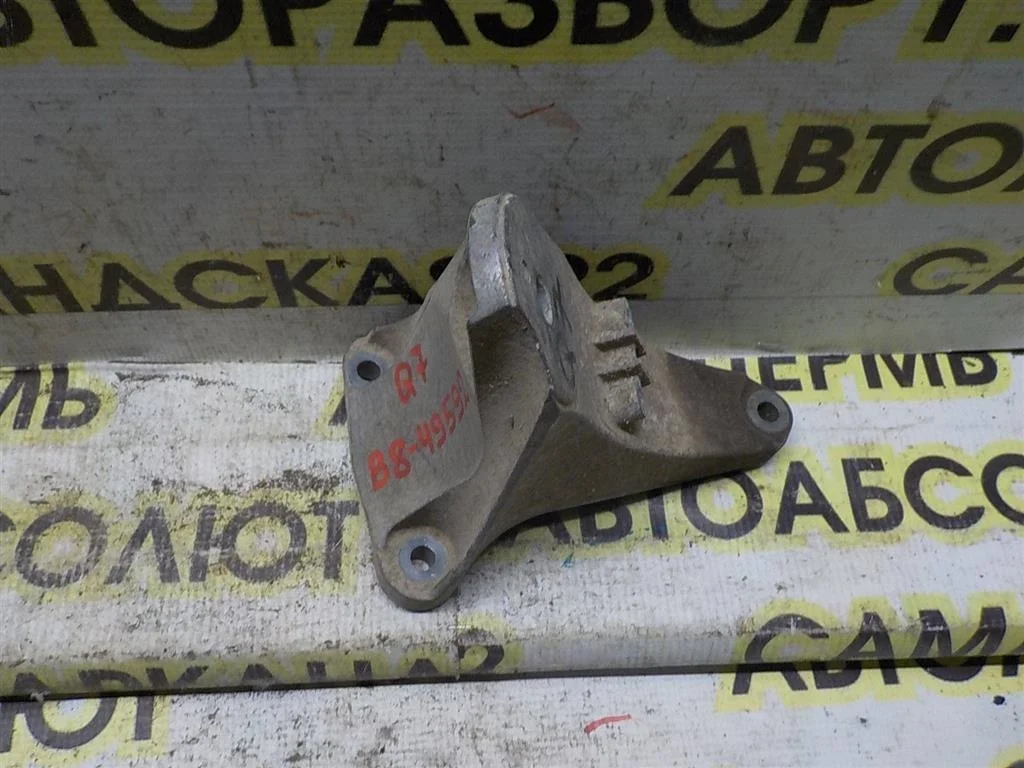 Кронштейн двигателя правый Audi Q7 4L (2005—2009)