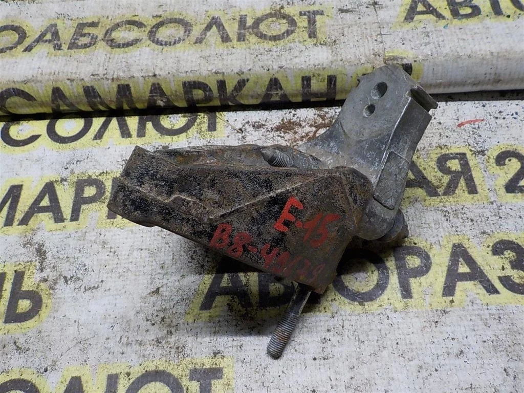 Кронштейн двигателя правый Toyota Corolla X (2006—2010)