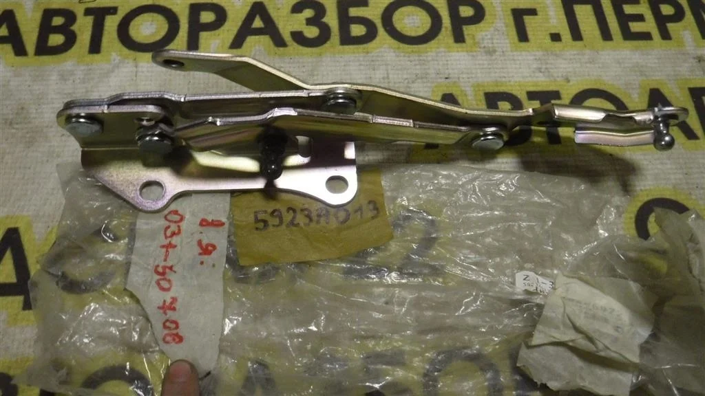 Петля крышки багажника Mitsubishi Lancer X (2007—2010)