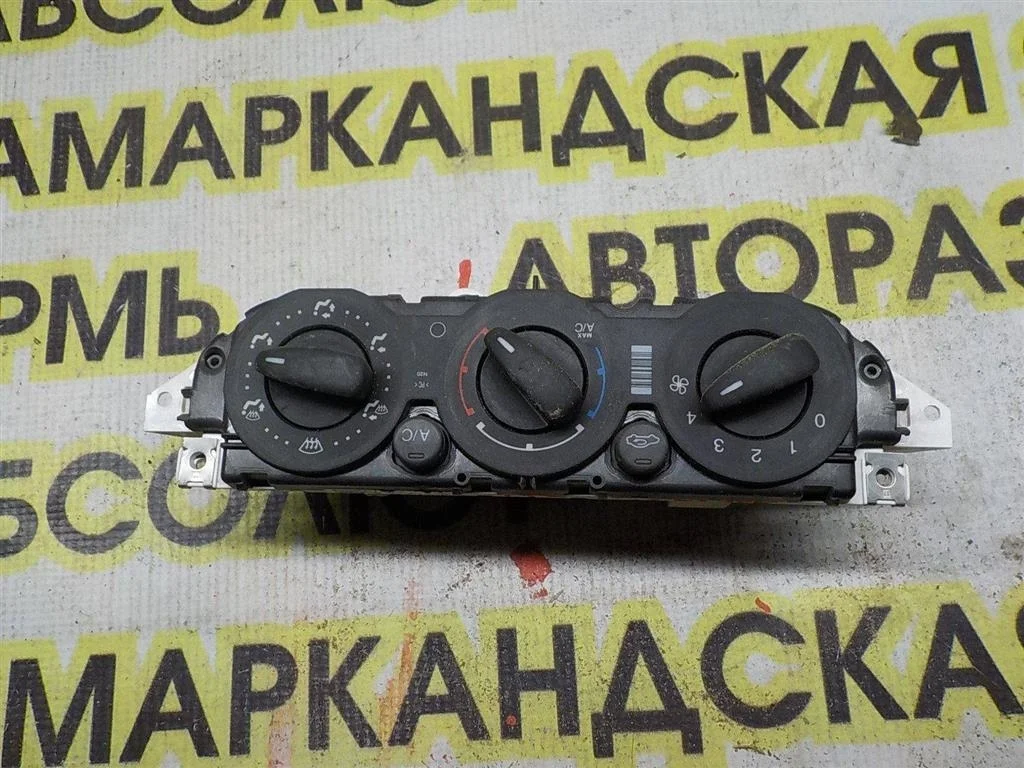 Блок управления печкой Ford Focus II (2005—2008)