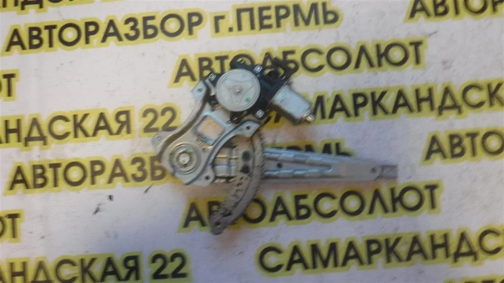 Стеклоподъемник электр. задний левый Nissan Tiida C11 (2004—2012)