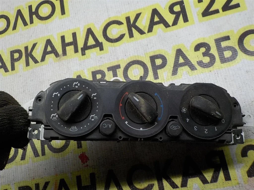 Блок управления печкой Ford Focus II (2005—2008)