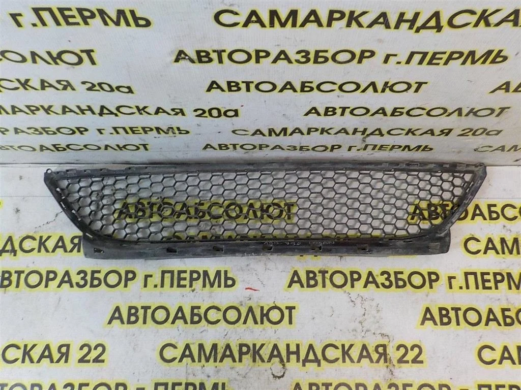 Решетка в бампер центральная Renault Logan I (2004—2009)