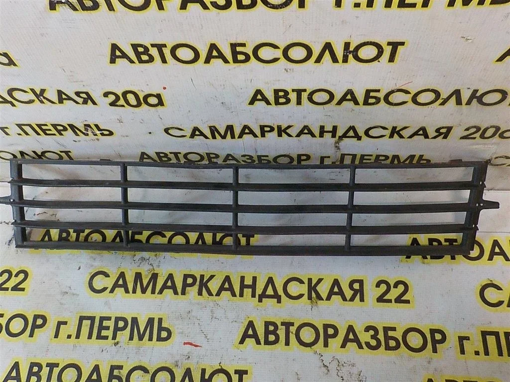 Решетка в бампер центральная Skoda Octavia III (2013—2017)