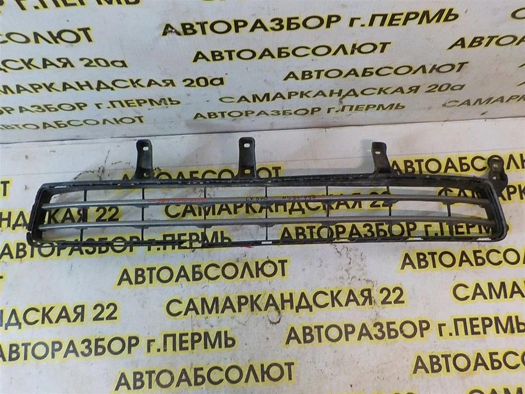 Решетка в бампер центральная Lexus LX J200 (2007—2012)