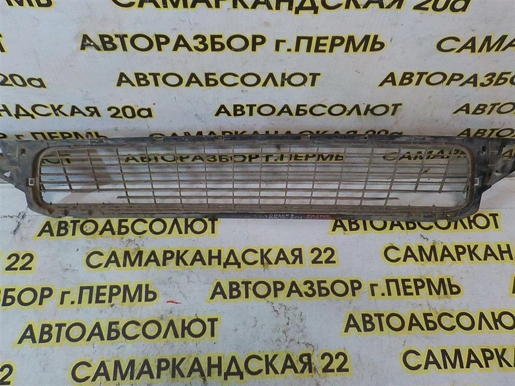 Решетка в бампер центральная Renault Duster I (2010—2015)