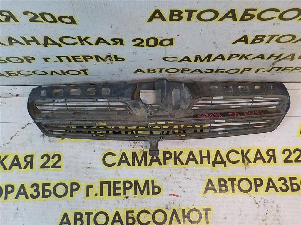 Решетка радиатора Toyota Corolla IX (2000—2004)