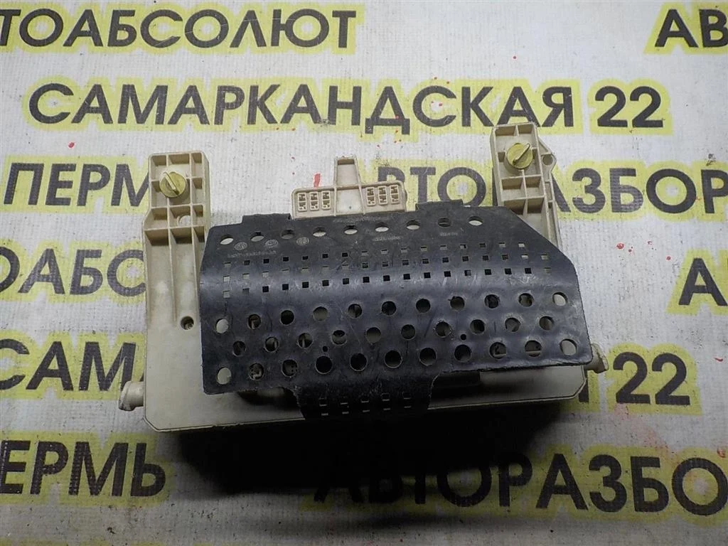 Блок предохранителей Ford Focus II (2005—2008)