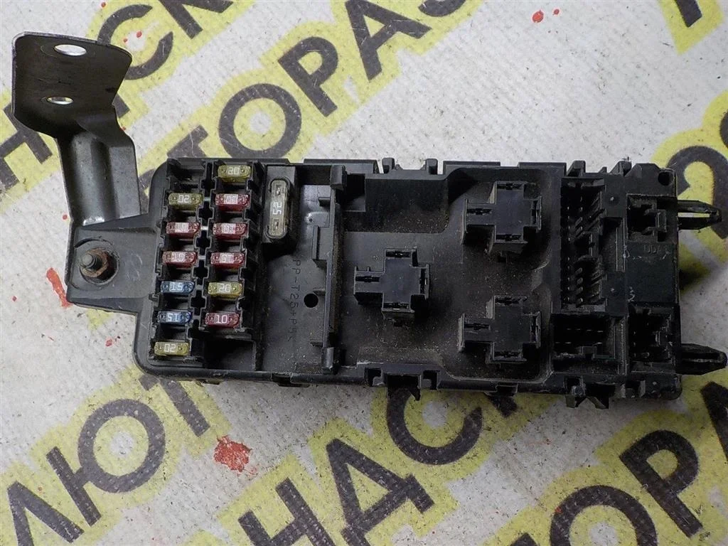 Блок предохранителей Mitsubishi Carisma I (1995—1999)