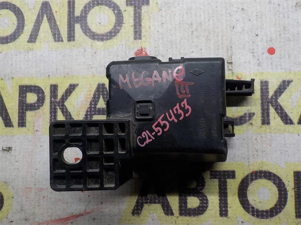 Корпус блока предохранителей Renault Megane III (2008—2014)