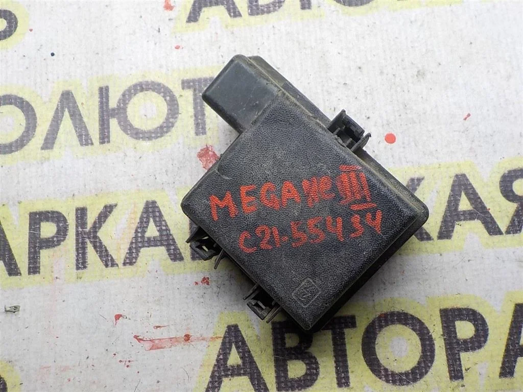 Крышка блока предохранителей Renault Megane III (2008—2014)