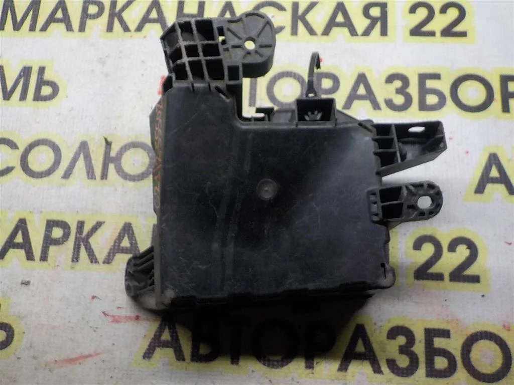 Корпус блока предохранителей Nissan Juke I (2010—2014)