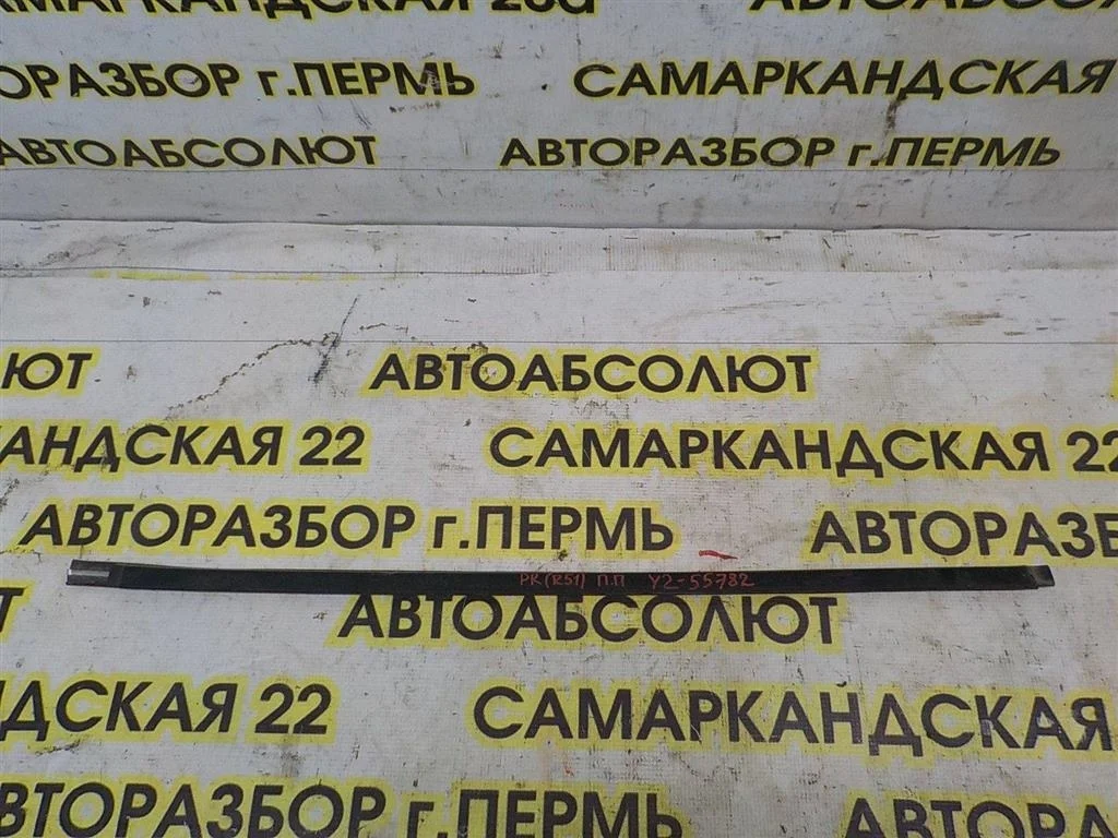 Накладка стекла переднего правого Nissan Pathfinder III (2004—2010)