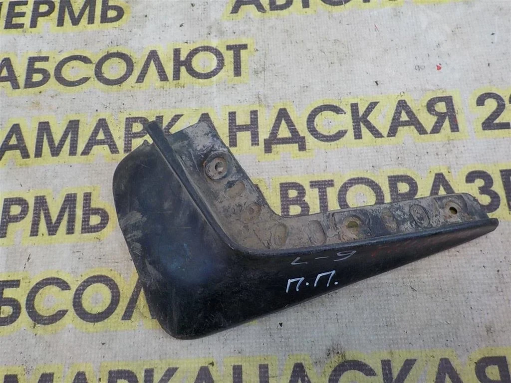 Брызговик передний правый Mitsubishi Lancer IX (2000—2007)