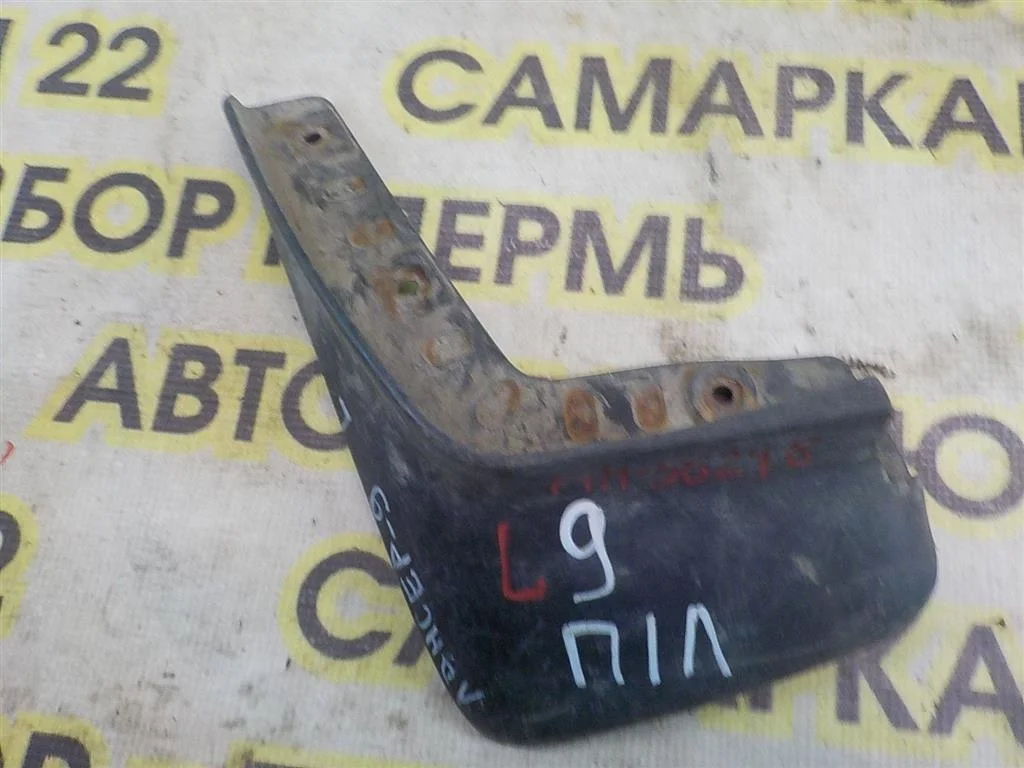 Брызговик передний левый Mitsubishi Lancer IX (2000—2007)