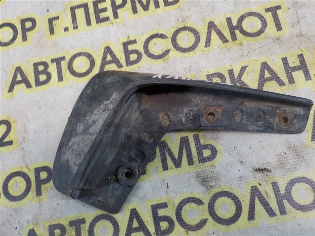 Брызговик передний левый Mitsubishi Lancer IX (2000—2007)