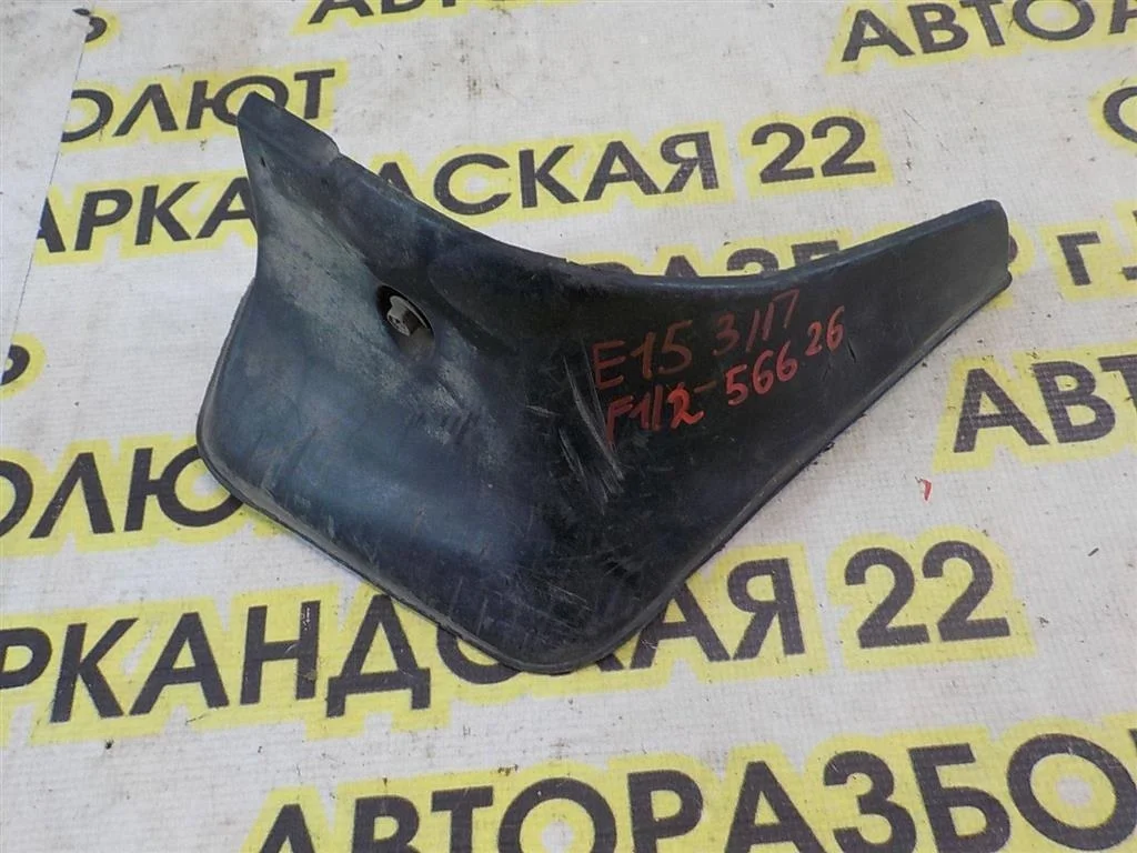 Брызговик задний правый Toyota Corolla X (2006—2010)