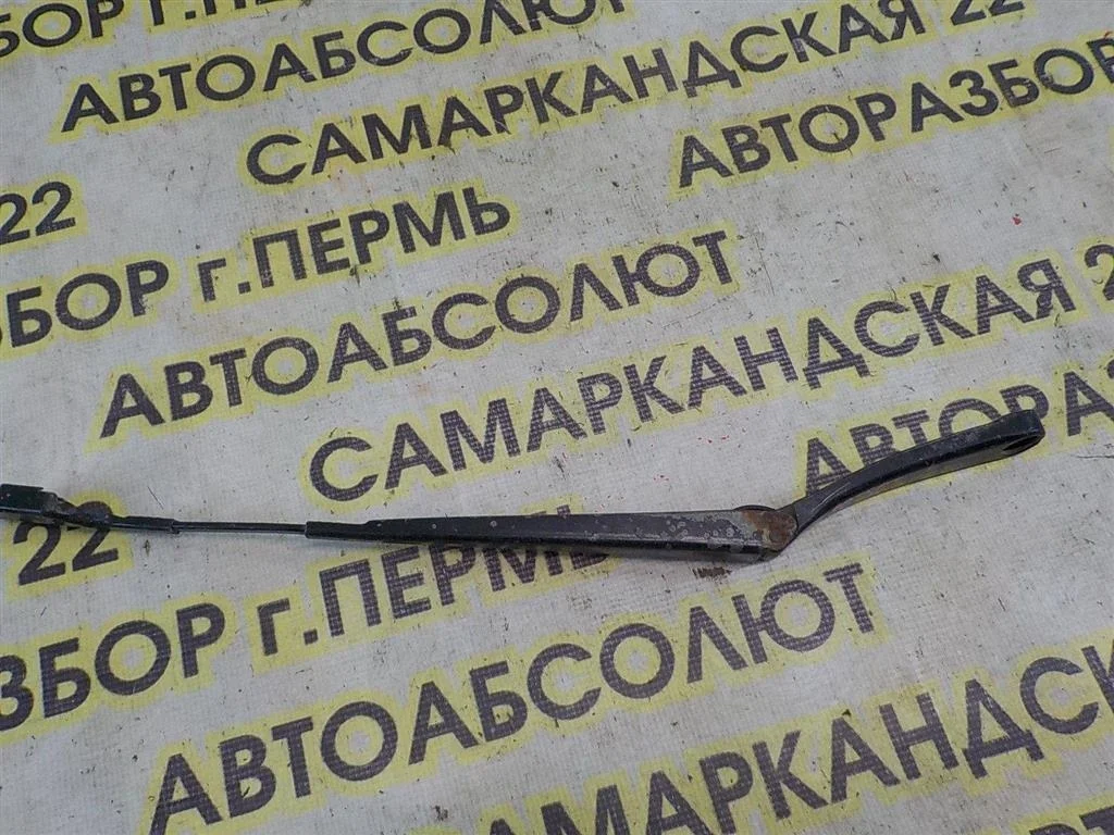 Поводок стеклоочистителя передний левый Volkswagen Passat B6 (2005—2010)