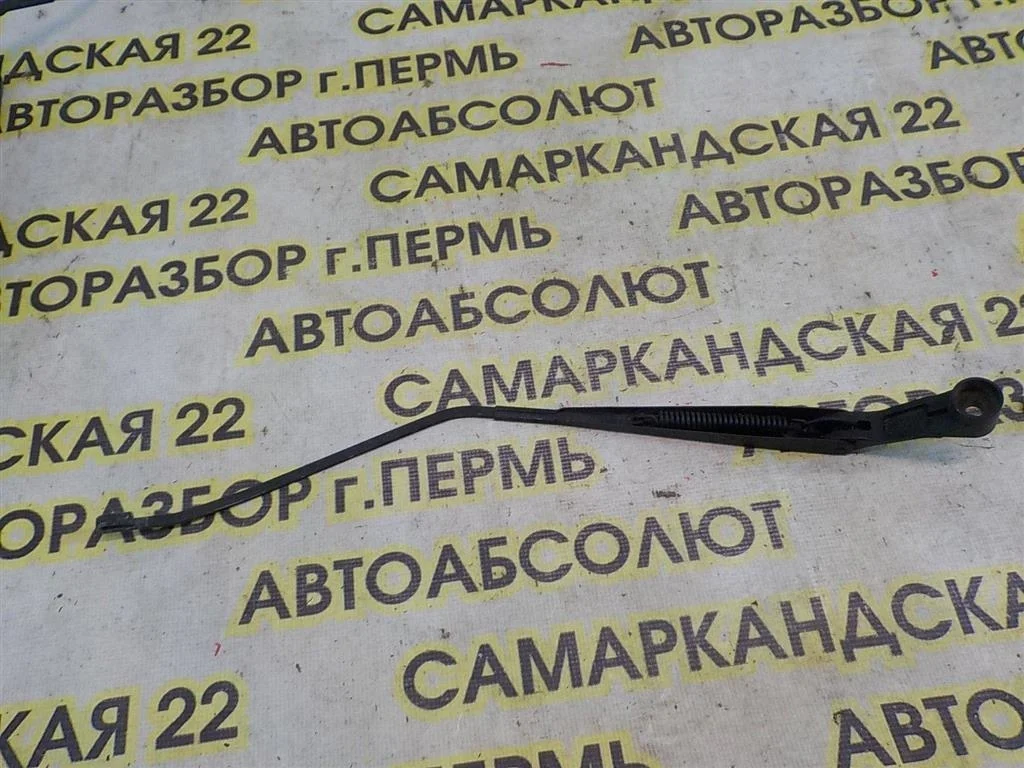 Поводок стеклоочистителя передний правый Mitsubishi Lancer IX (2000—2007)