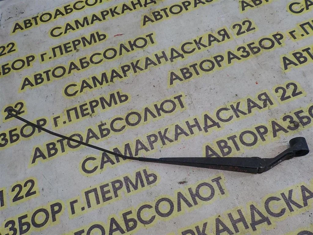 Поводок стеклоочистителя передний правый Mitsubishi Lancer IX (2000—2007)