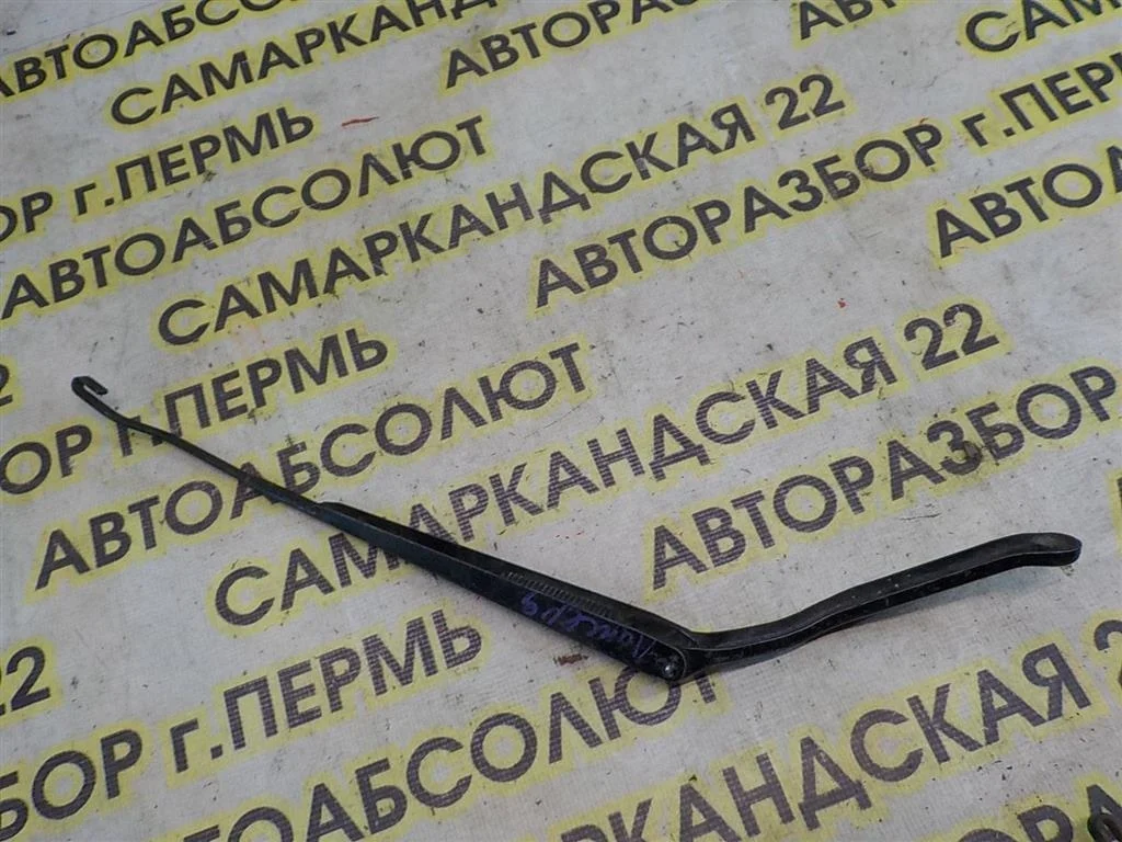 Поводок стеклоочистителя передний левый Mitsubishi Lancer IX (2000—2007)