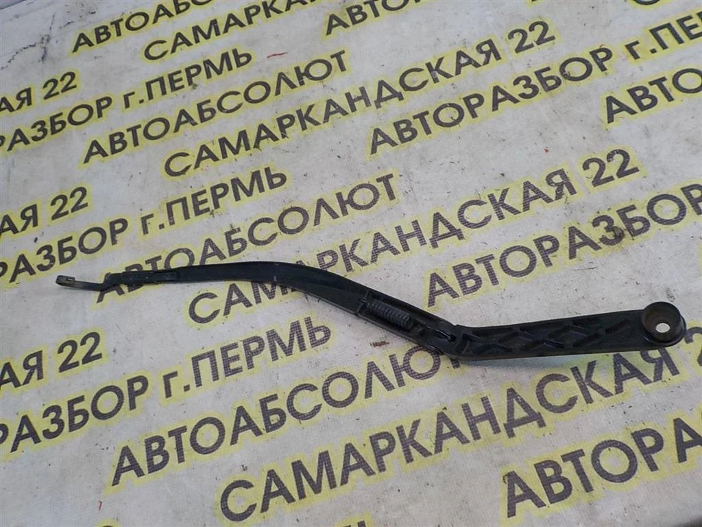 Поводок стеклоочистителя передний правый Toyota Camry XV40 (2006—2009)