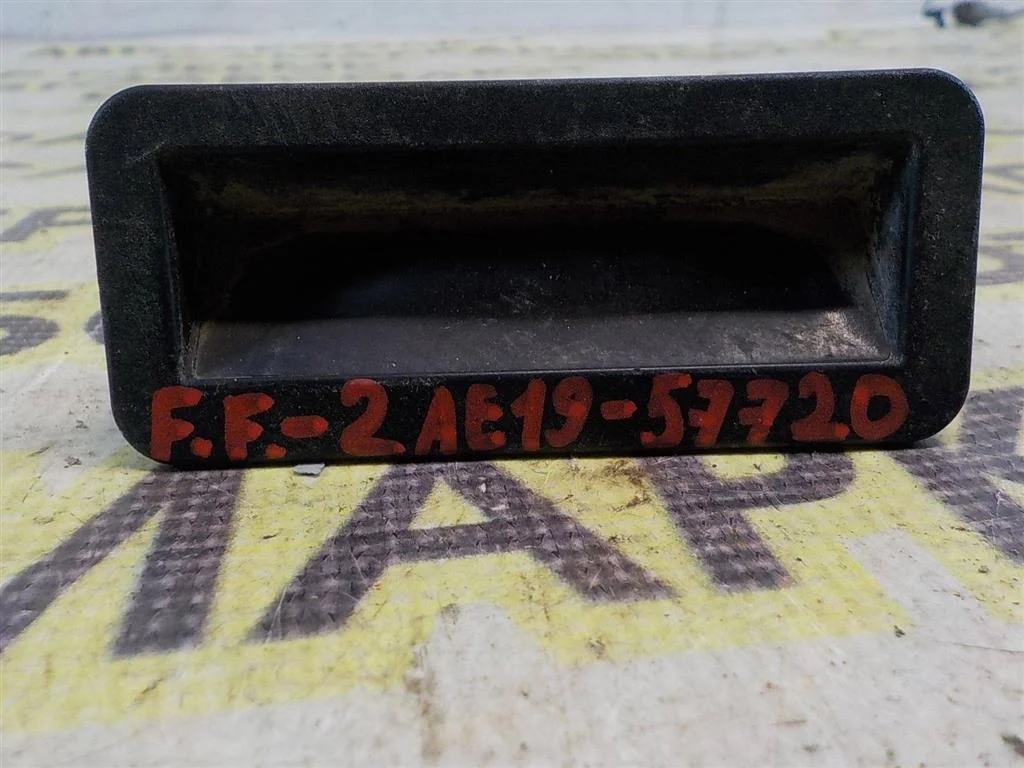 Кнопка открывания багажника Ford Focus II (2005—2008)