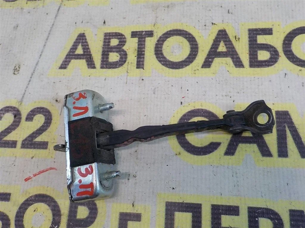 Ограничитель двери Toyota Corolla X (2006—2010)