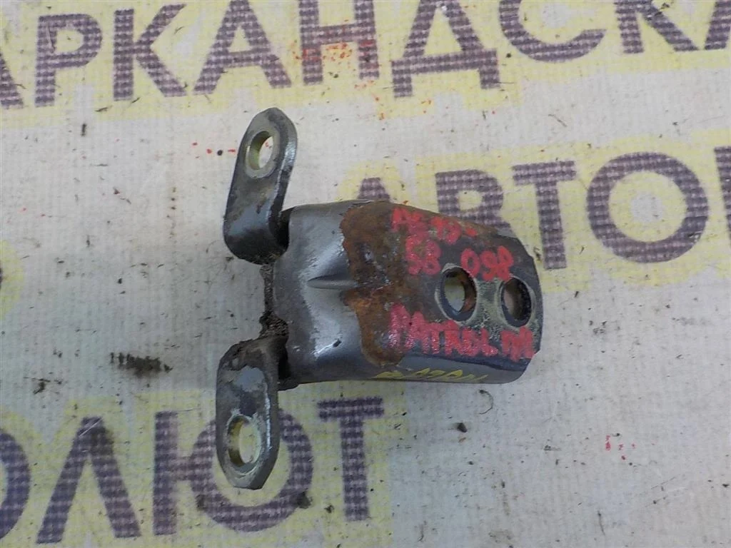 Петля двери Nissan Patrol Y61 (1997—2004)