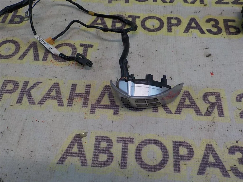 Кнопка многофункциональная Mitsubishi Outlander I (2002—2009)