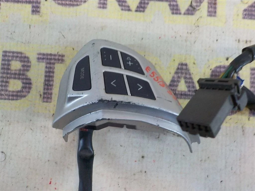 Кнопка многофункциональная Mitsubishi Outlander I (2002—2009)