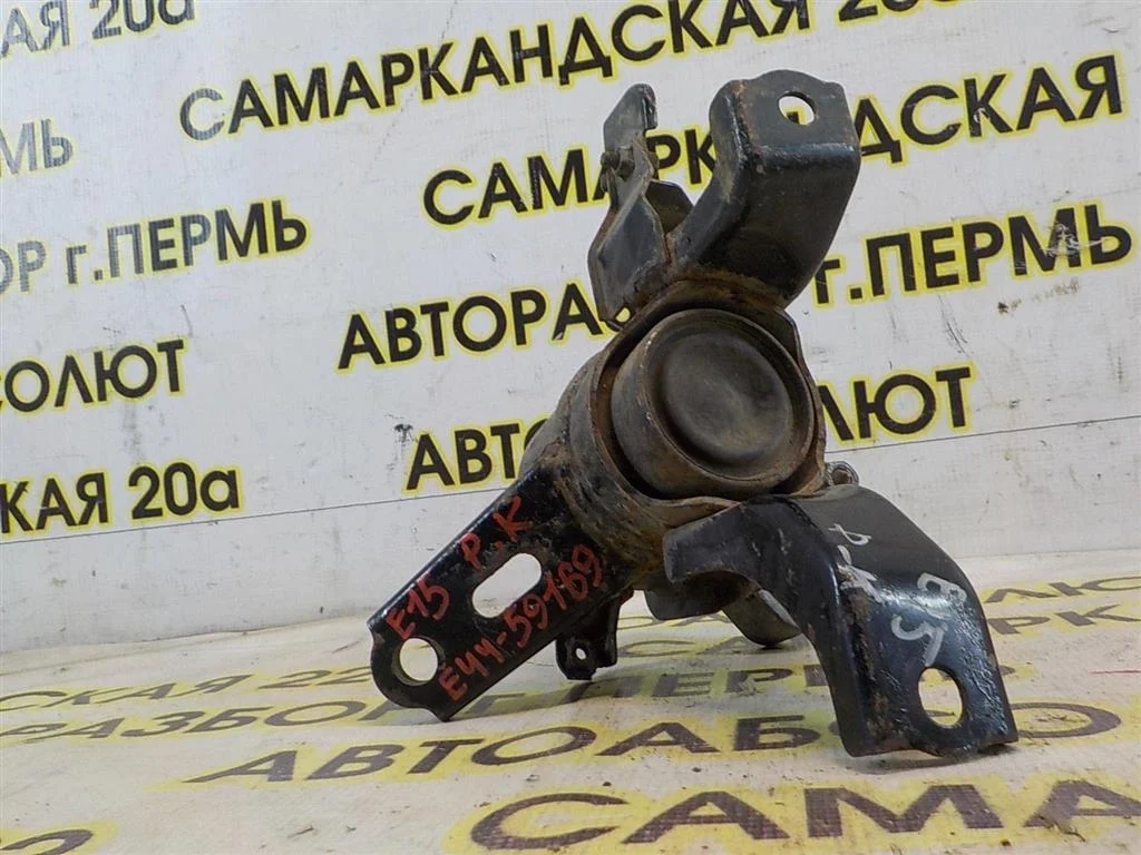 Опора двигателя правая Toyota Corolla X (2006—2010)