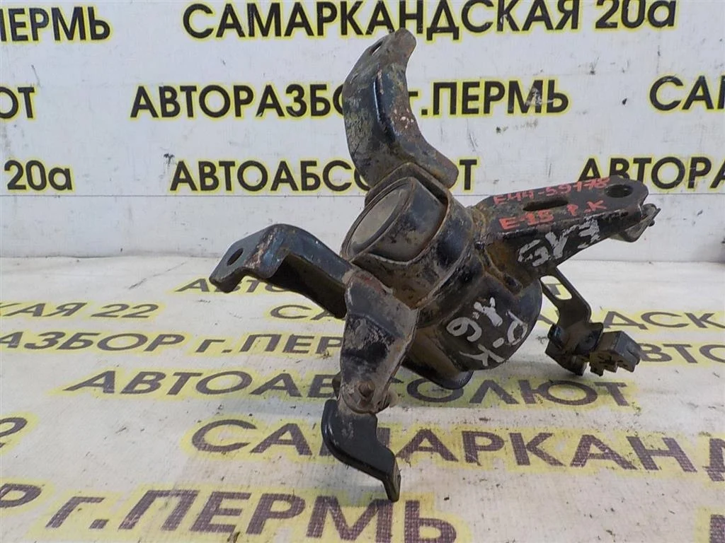 Опора двигателя правая Toyota Corolla X (2006—2010)