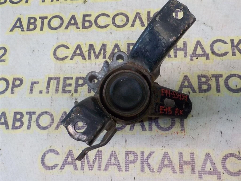 Опора двигателя правая Toyota Corolla X (2006—2010)