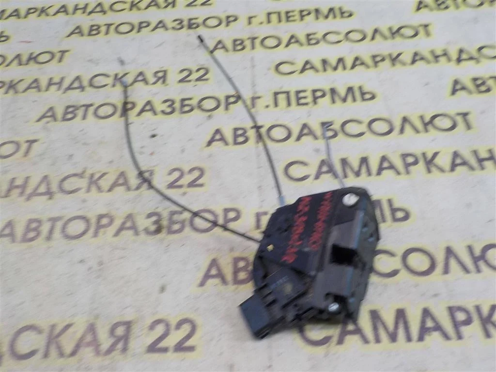 Замок двери задней правой Mazda 3 BK (2003—2006)