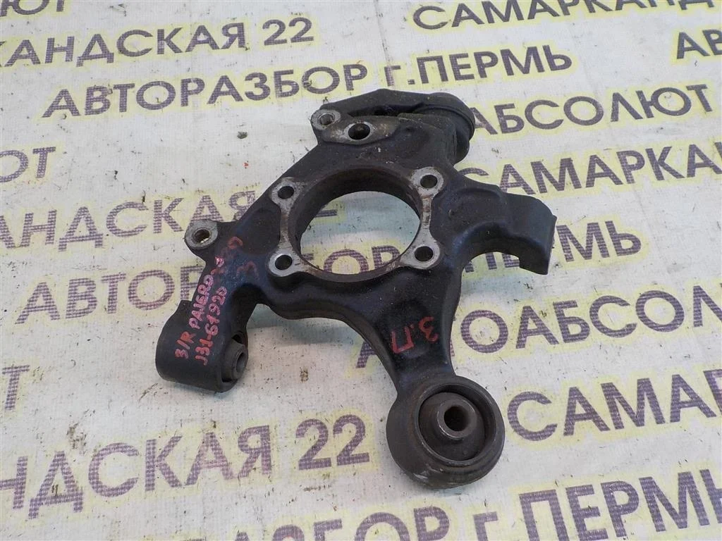 Кулак поворотный задний правый Mitsubishi Pajero III (1999—2003)