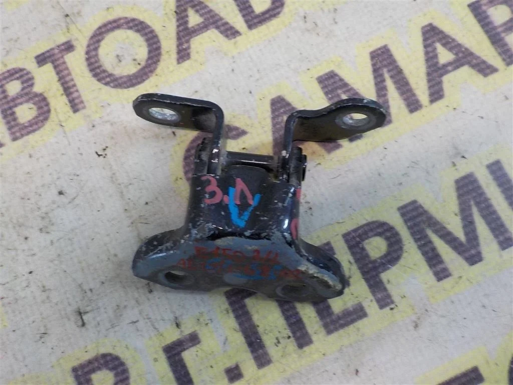 Петля двери задней левой верхняя Toyota Corolla X (2006—2010)