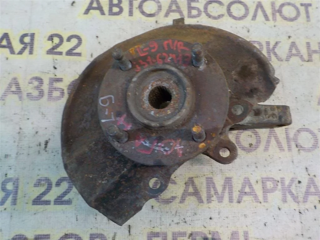 Кулак поворотный передний правый Mitsubishi Lancer IX (2000—2007)