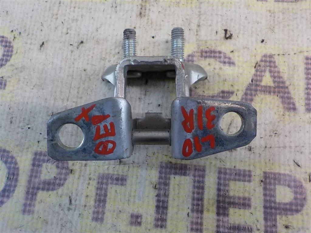 Петля двери задней правой верхняя Mitsubishi Lancer X (2007—2010)