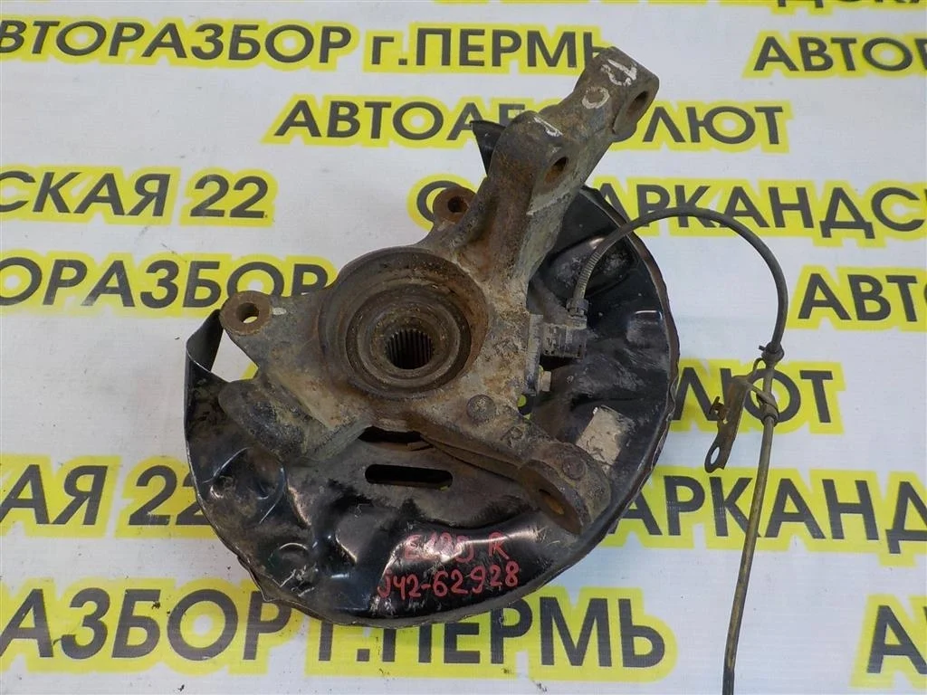 Кулак поворотный передний правый Toyota Corolla IX (2000—2004)