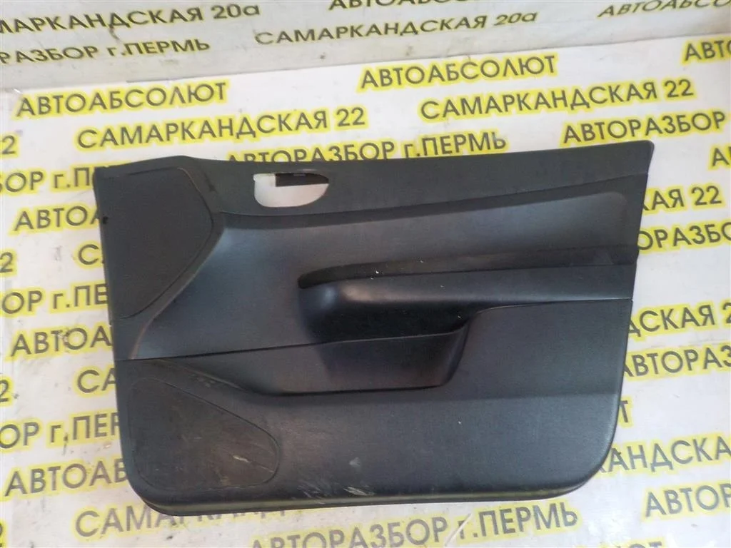 Обшивка двери передней правой Peugeot 307 3C (2001—2005)