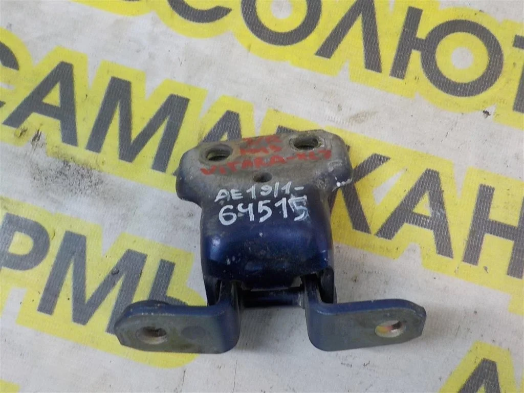 Петля двери задней правой нижняя Suzuki Grand Vitara I (1997—2001)