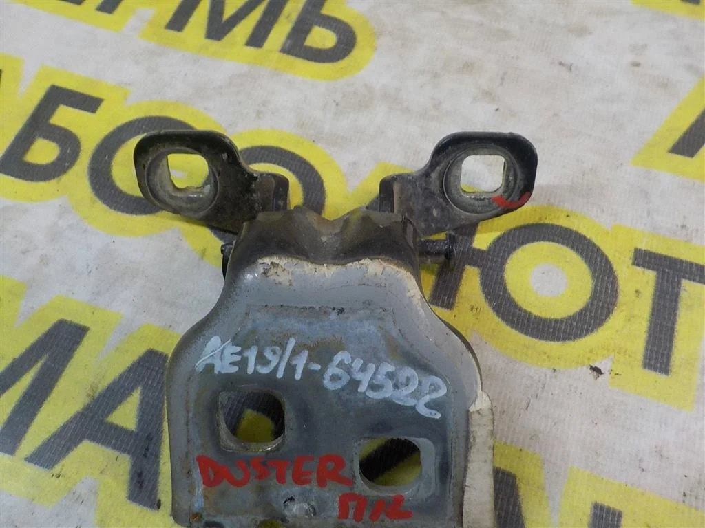 Петля двери Renault Duster I (2010—2015)