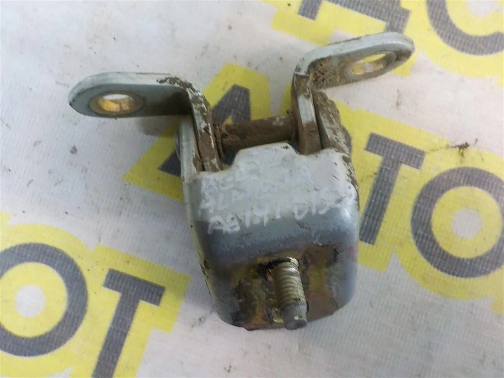 Петля двери задней левой верхняя Nissan Almera N16 (2000—2003)