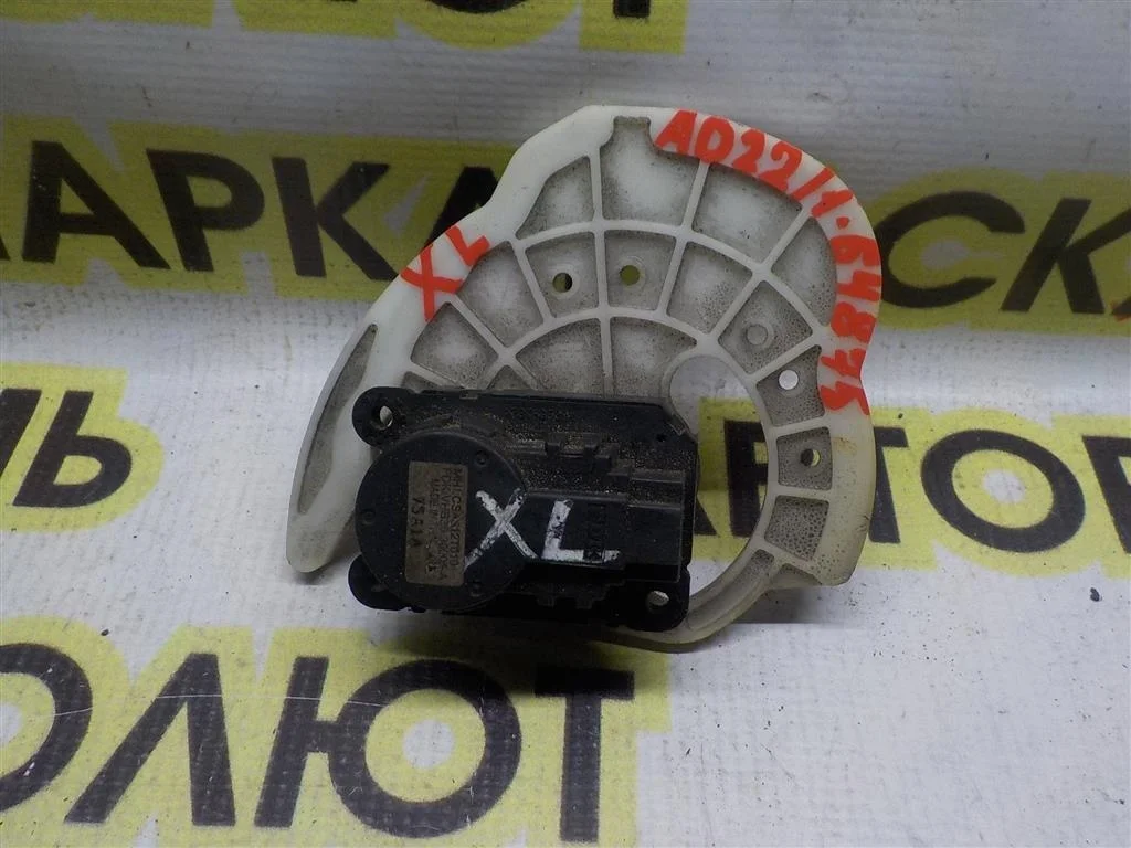 Моторчик заслонки печки Mitsubishi Outlander I (2002—2009)