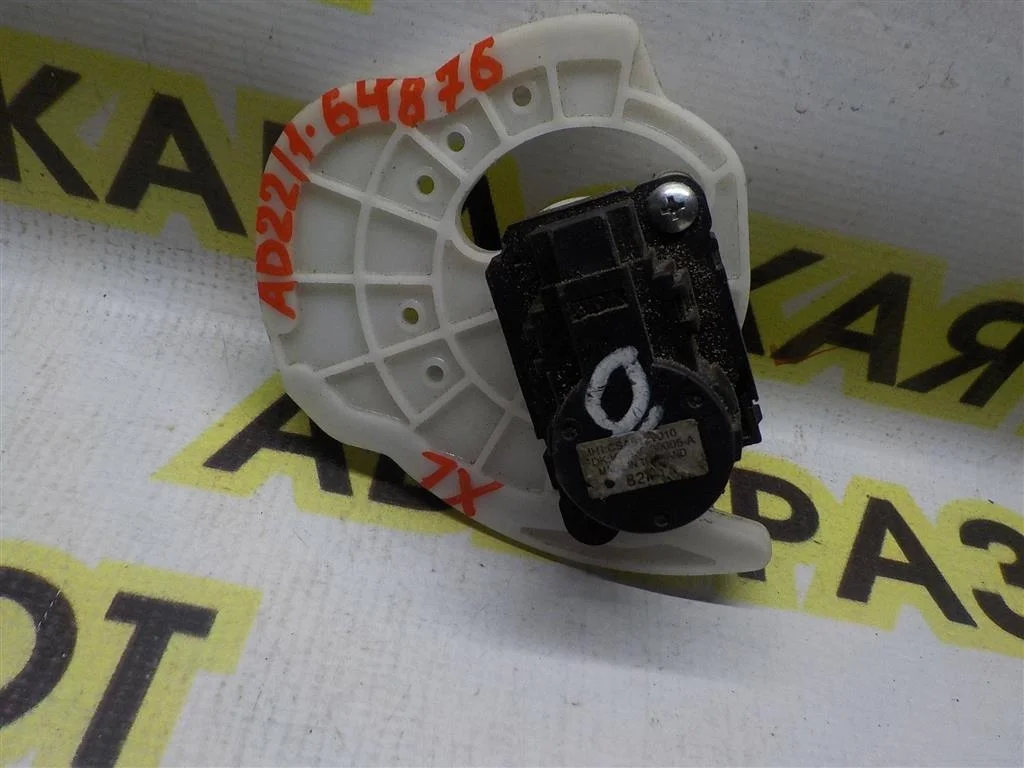 Моторчик заслонки печки Mitsubishi Outlander I (2002—2009)